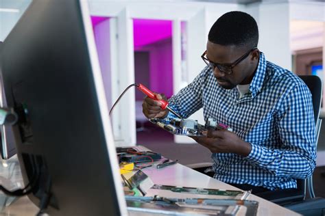 Computer Engineer .